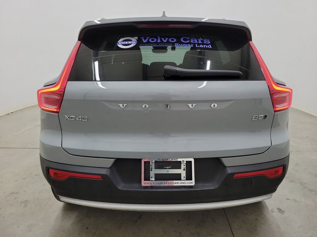 2025 Volvo XC40 B5 Core