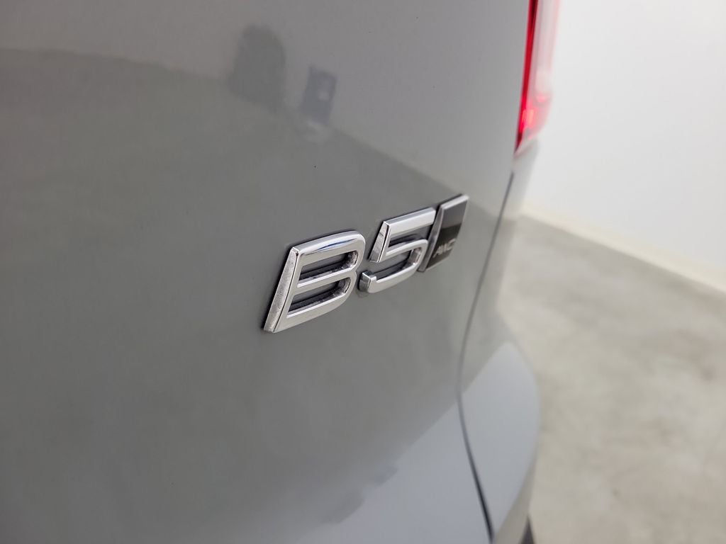 2025 Volvo XC40 B5 Core