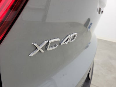 2025 Volvo XC40 B5 Core