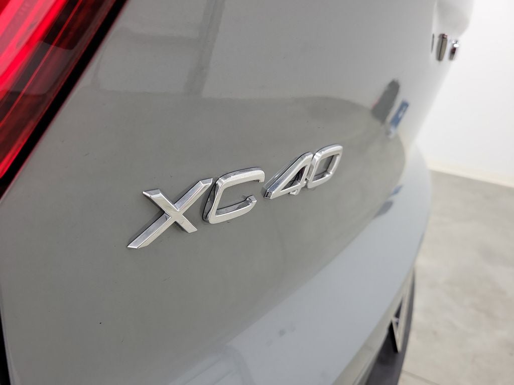 2025 Volvo XC40 B5 Core