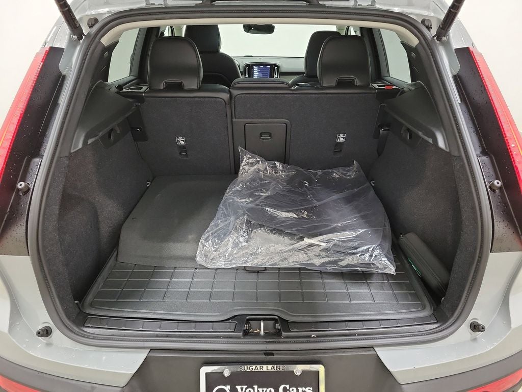 2025 Volvo XC40 B5 Core