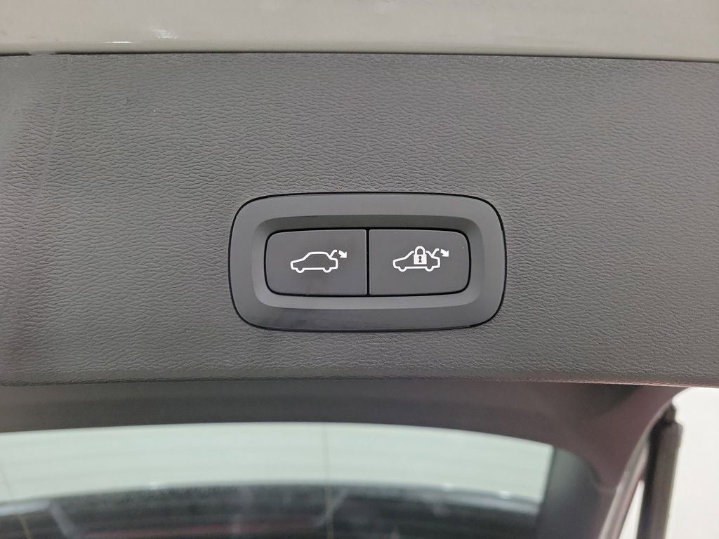 2025 Volvo XC40 B5 Core