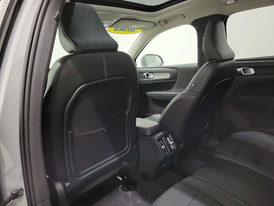 2025 Volvo XC40 B5 Core