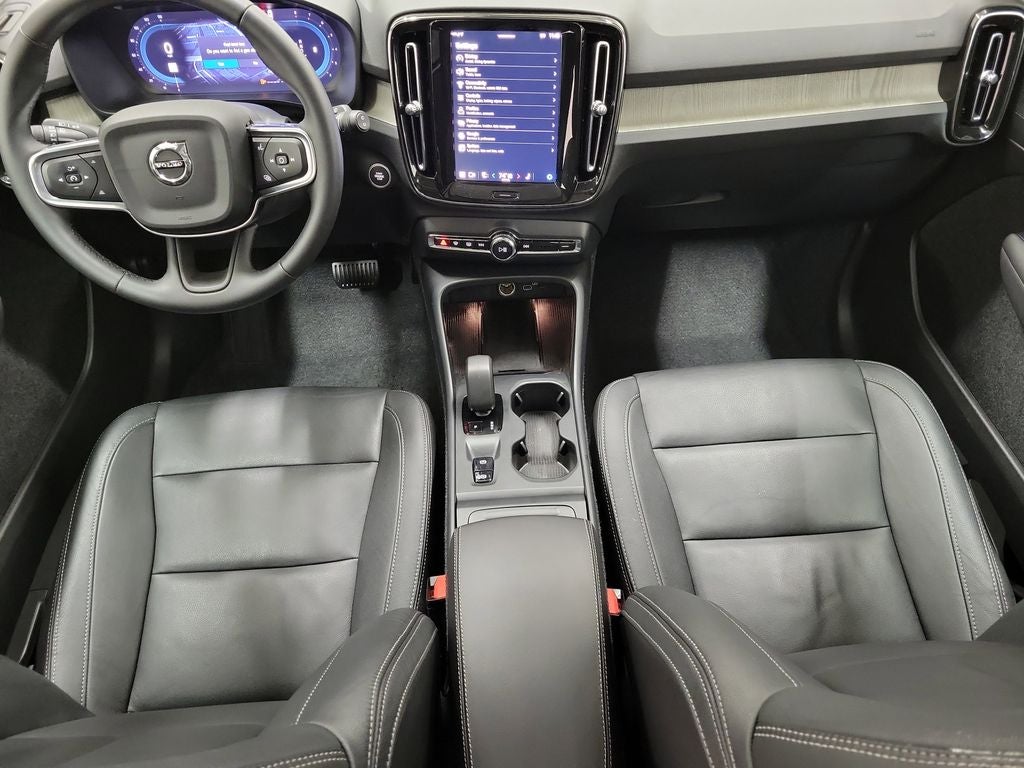 2025 Volvo XC40 B5 Core