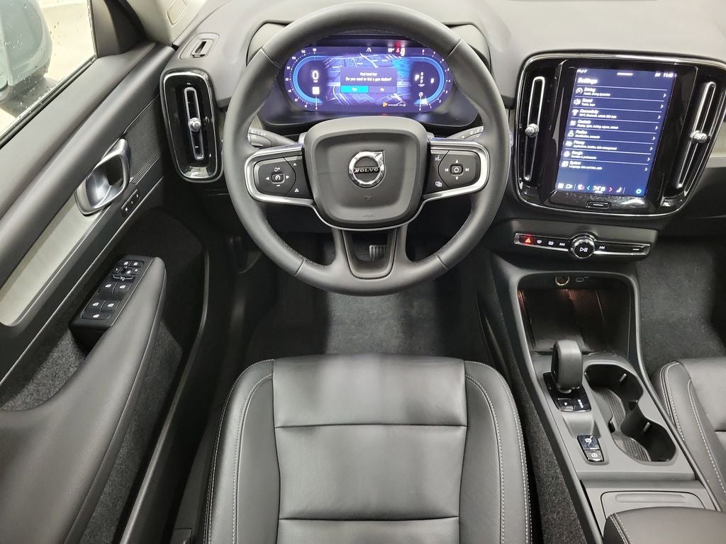 2025 Volvo XC40 B5 Core