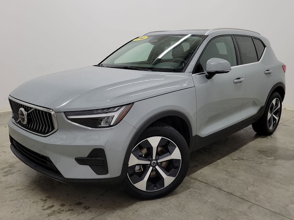 2025 Volvo XC40 B5 Core