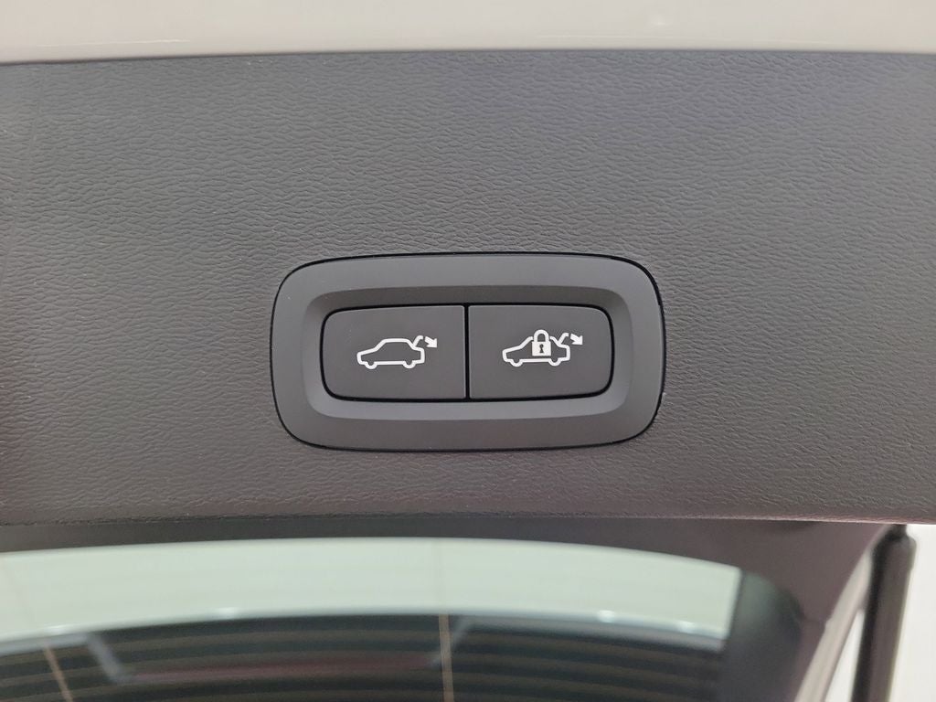 2026 Volvo XC40 B5 Core