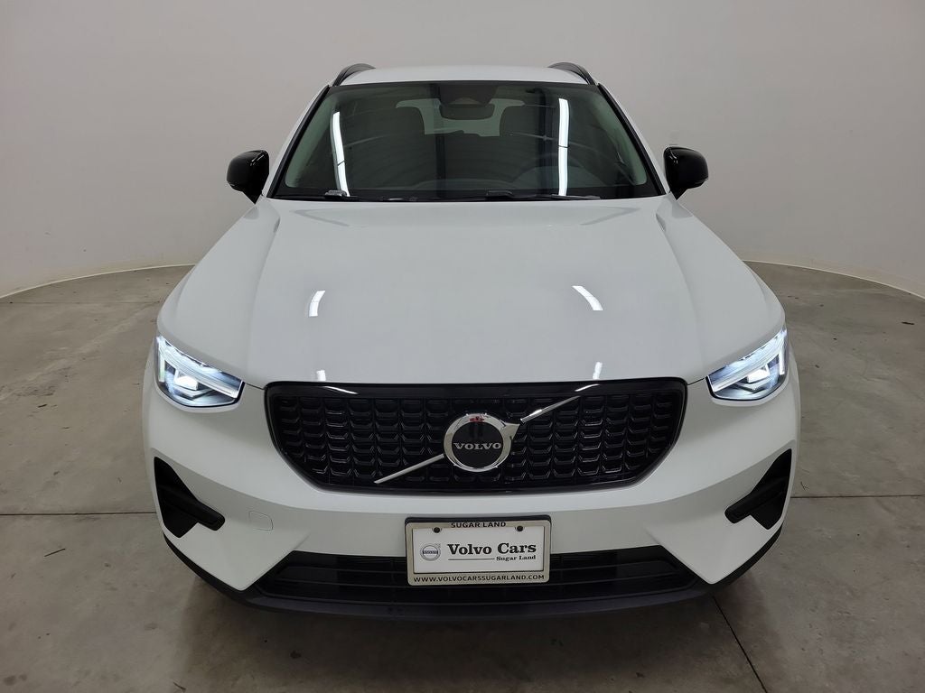2026 Volvo XC40 B5 Core