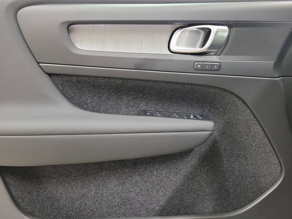 2026 Volvo XC40 B5 Core