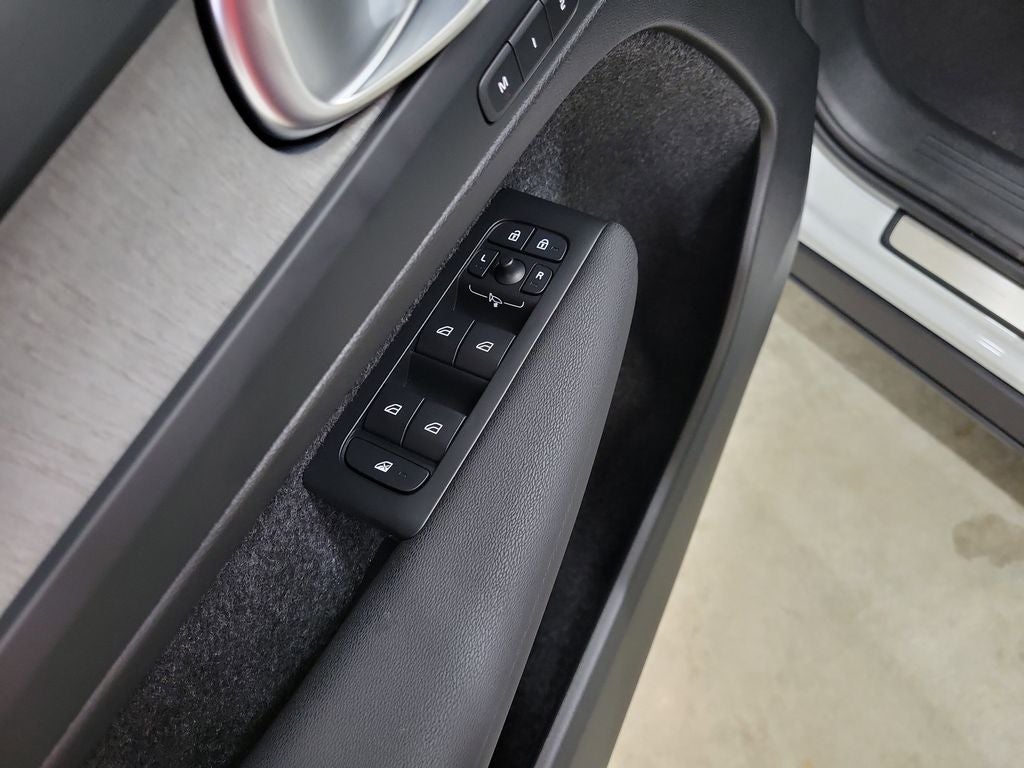 2026 Volvo XC40 B5 Core