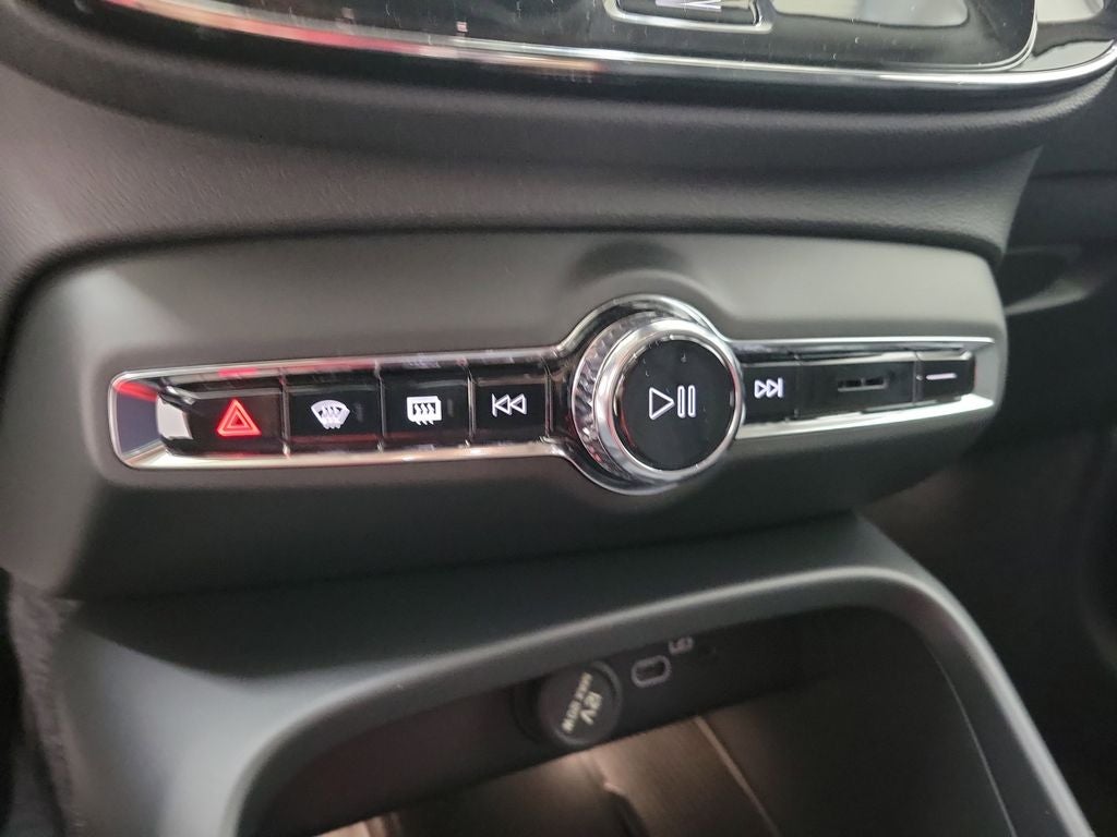 2026 Volvo XC40 B5 Core