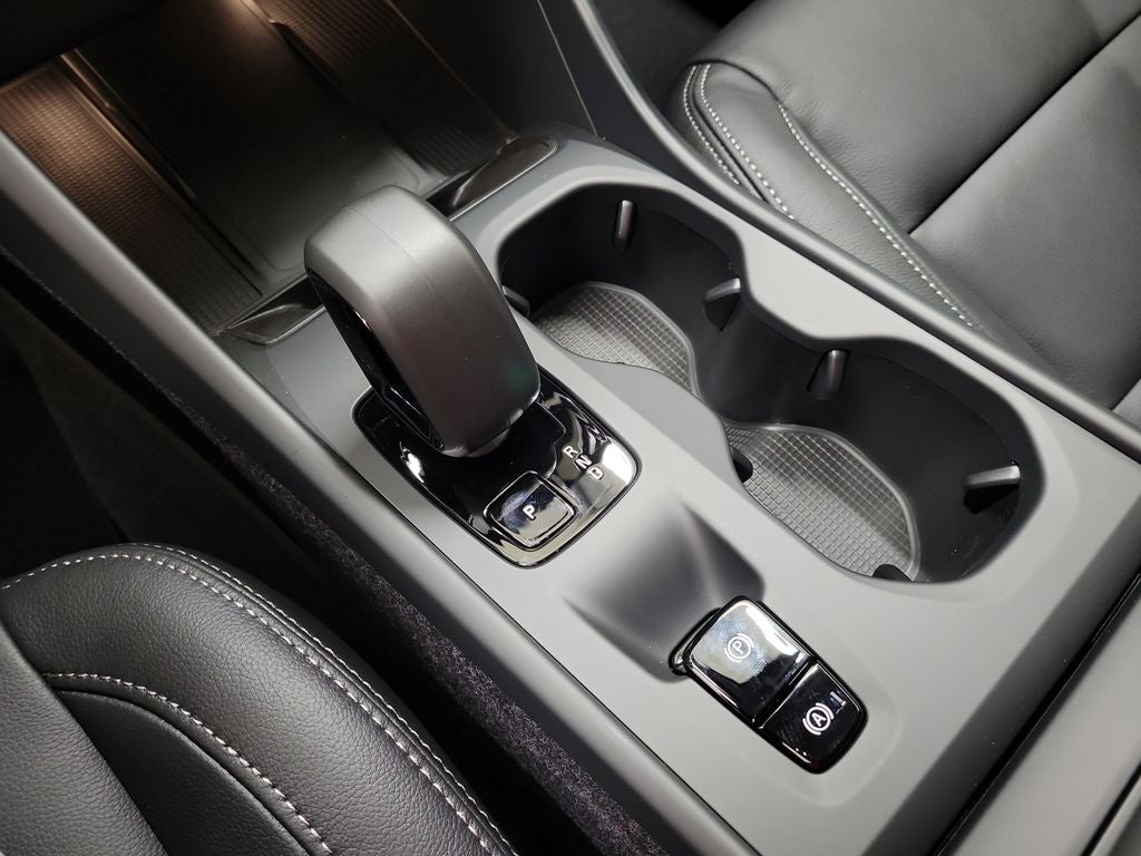 2026 Volvo XC40 B5 Core