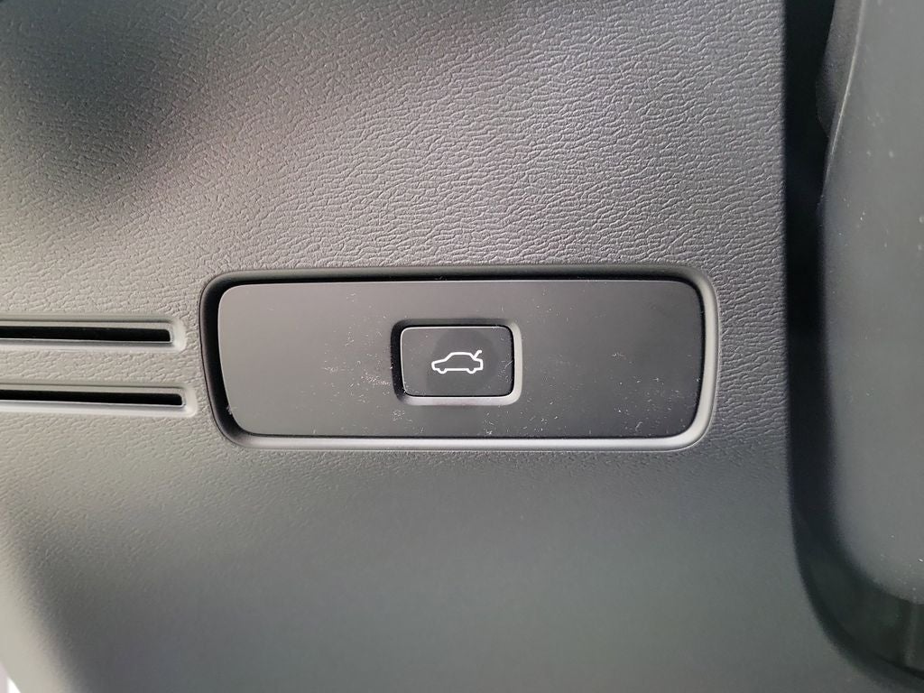 2026 Volvo XC40 B5 Core