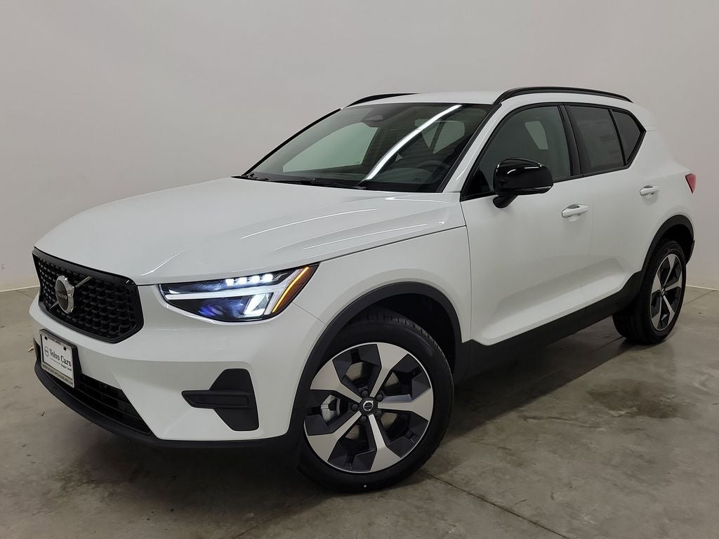 2026 Volvo XC40 B5 Core