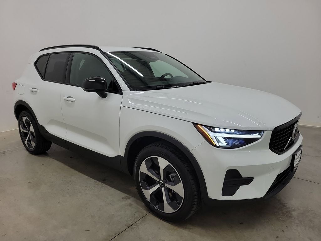 2026 Volvo XC40 B5 Core