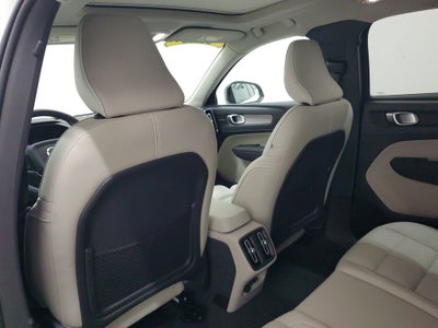 2025 Volvo XC40 B5 Ultra Dark Theme