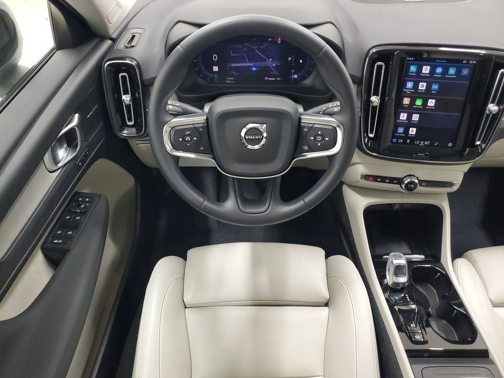 2025 Volvo XC40 B5 Ultra Dark Theme