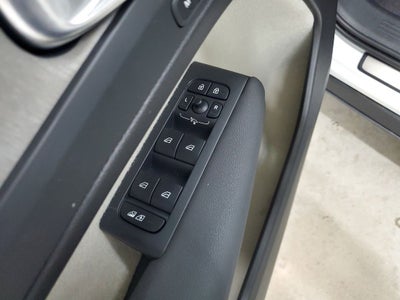 2025 Volvo XC40 B5 Ultra Dark Theme