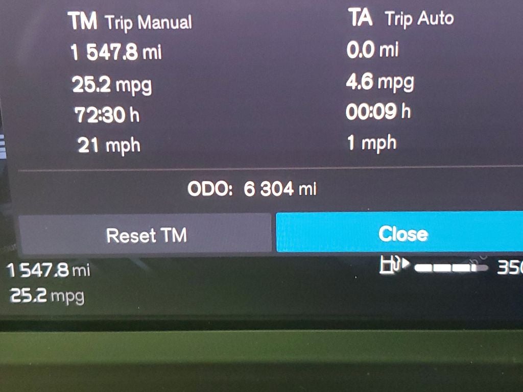 2025 Volvo XC40 B5 Ultra Dark Theme