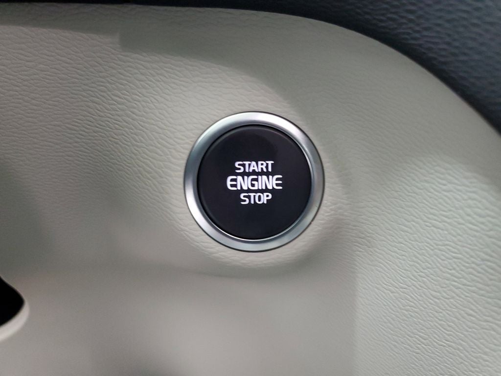 2025 Volvo XC40 B5 Ultra Dark Theme