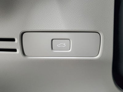 2025 Volvo XC40 B5 Ultra Dark Theme