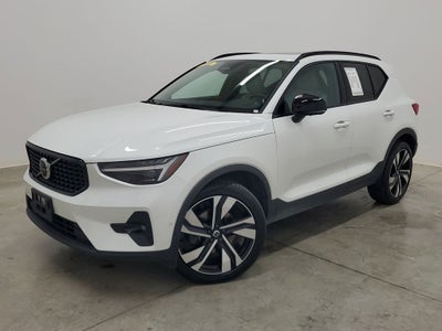 2025 Volvo XC40 B5 Ultra Dark Theme