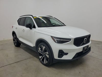 2025 Volvo XC40 B5 Ultra Dark Theme