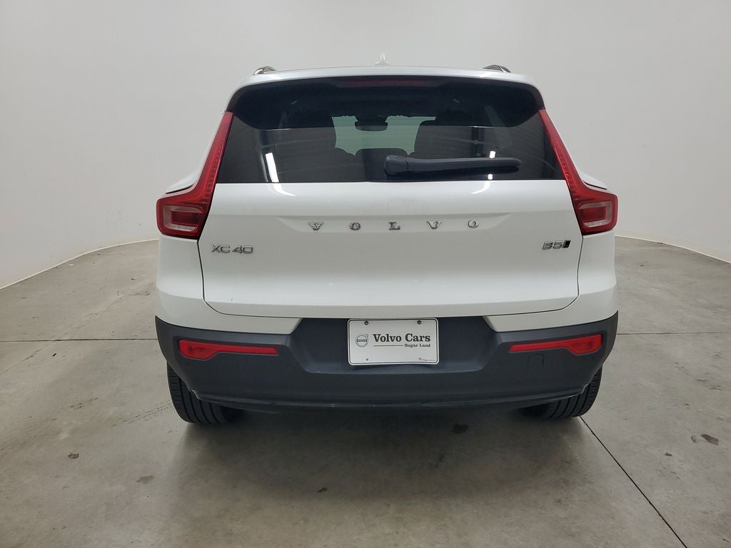 2025 Volvo XC40 B5 Ultra Dark Theme