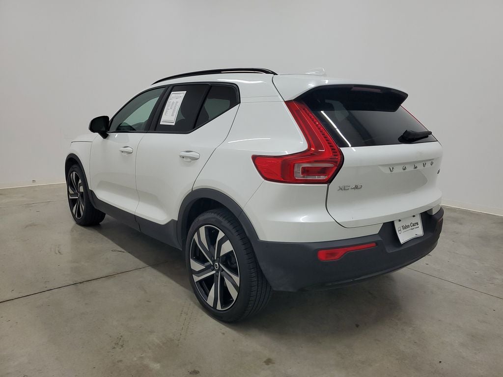 2025 Volvo XC40 B5 Ultra Dark Theme
