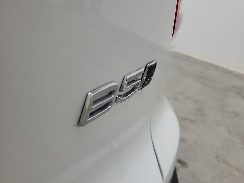 2025 Volvo XC40 B5 Ultra Dark Theme