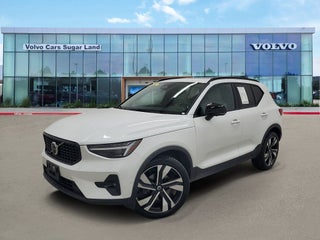 2025 Volvo XC40 B5 Ultra Dark Theme