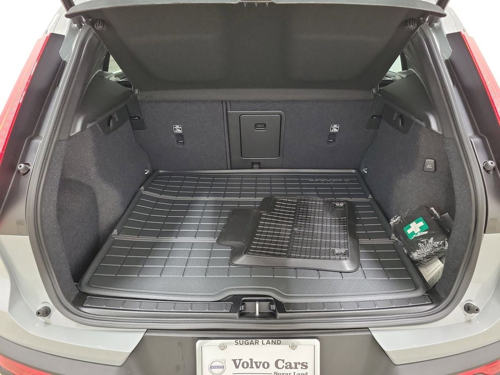 2026 Volvo XC40 B5 Ultra