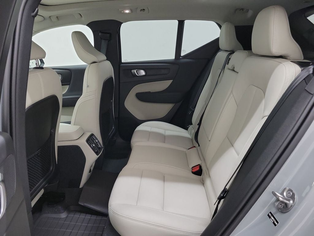 2026 Volvo XC40 B5 Ultra