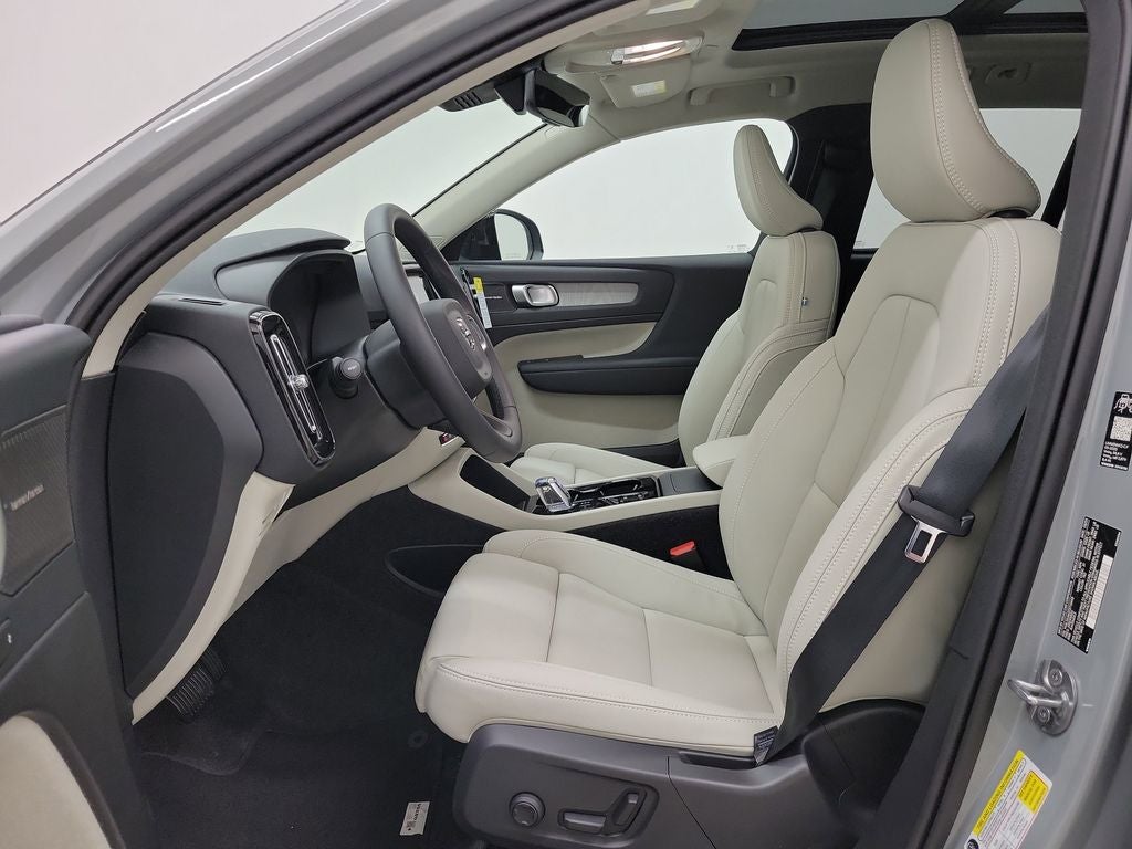 2026 Volvo XC40 B5 Ultra