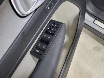 2026 Volvo XC40 B5 Ultra