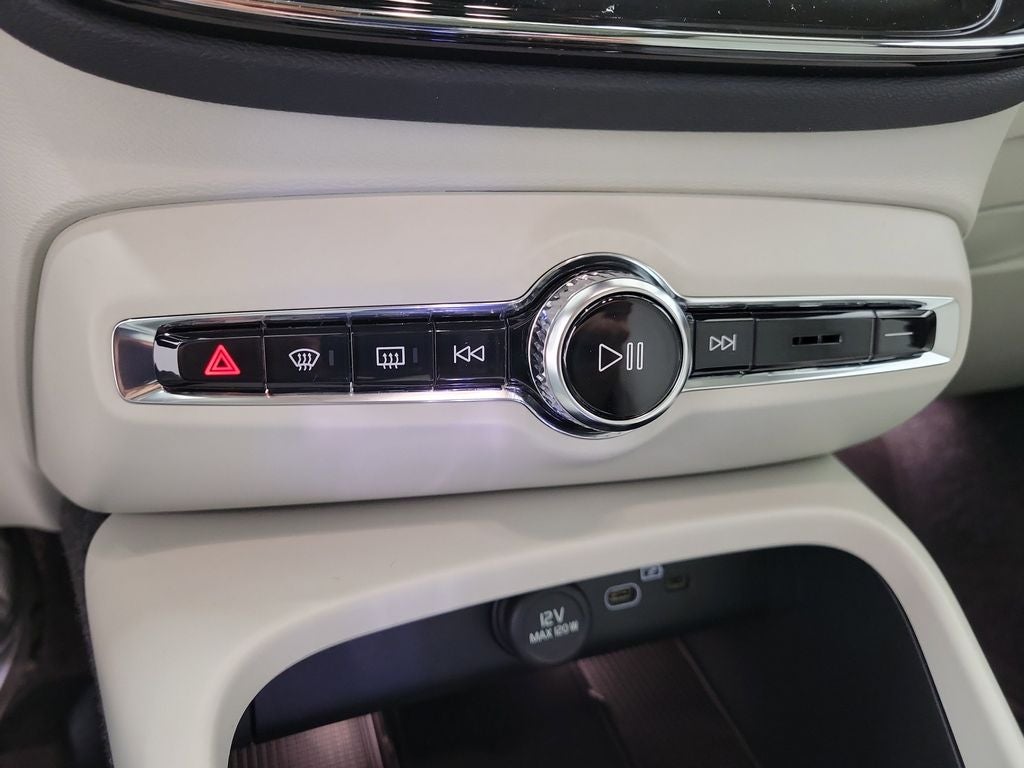 2026 Volvo XC40 B5 Ultra