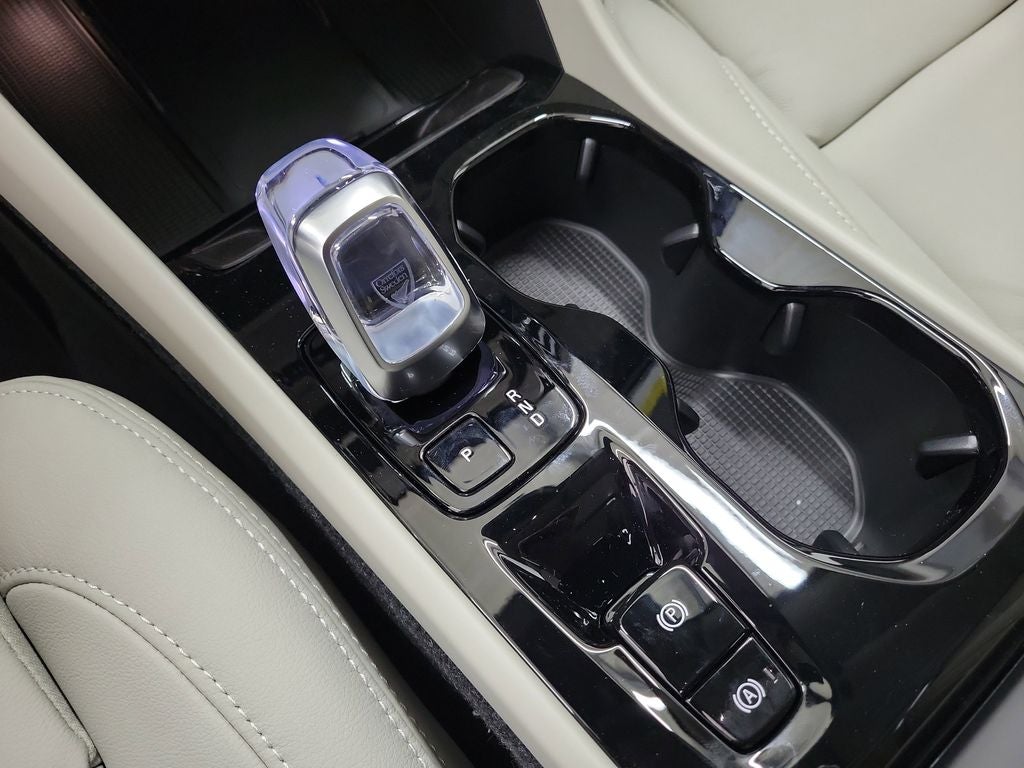 2026 Volvo XC40 B5 Ultra