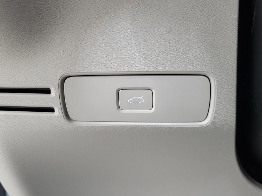 2026 Volvo XC40 B5 Ultra