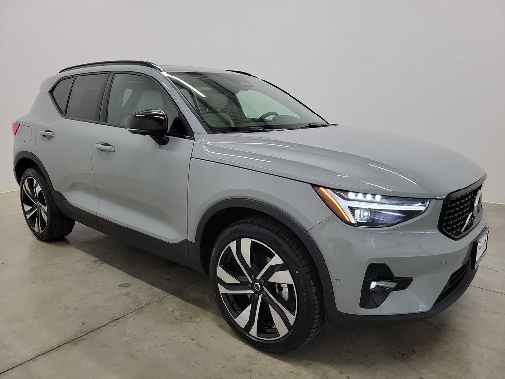 2026 Volvo XC40 B5 Ultra