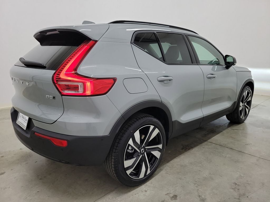 2026 Volvo XC40 B5 Ultra