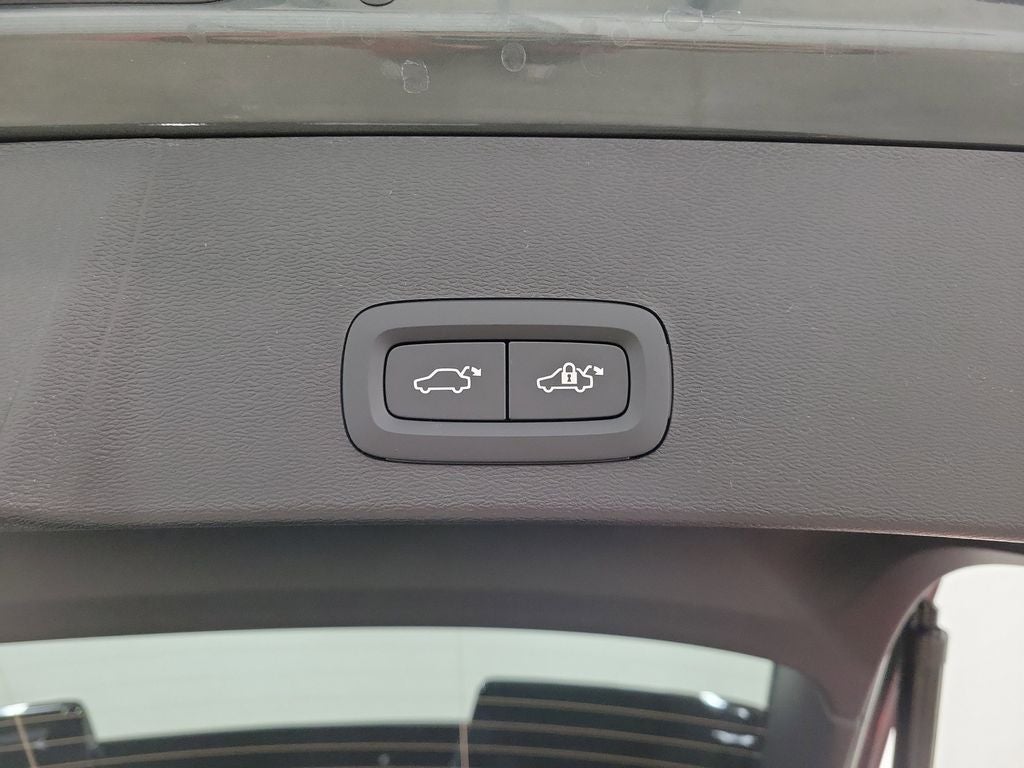 2026 Volvo XC40 B5 Ultra