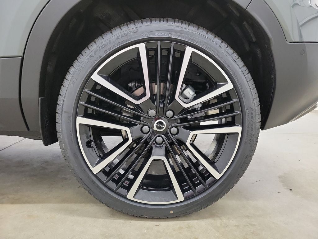 2026 Volvo XC40 B5 Ultra