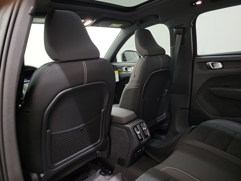 2026 Volvo XC40 B5 Ultra