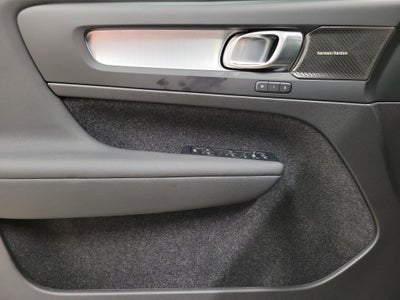 2026 Volvo XC40 B5 Ultra