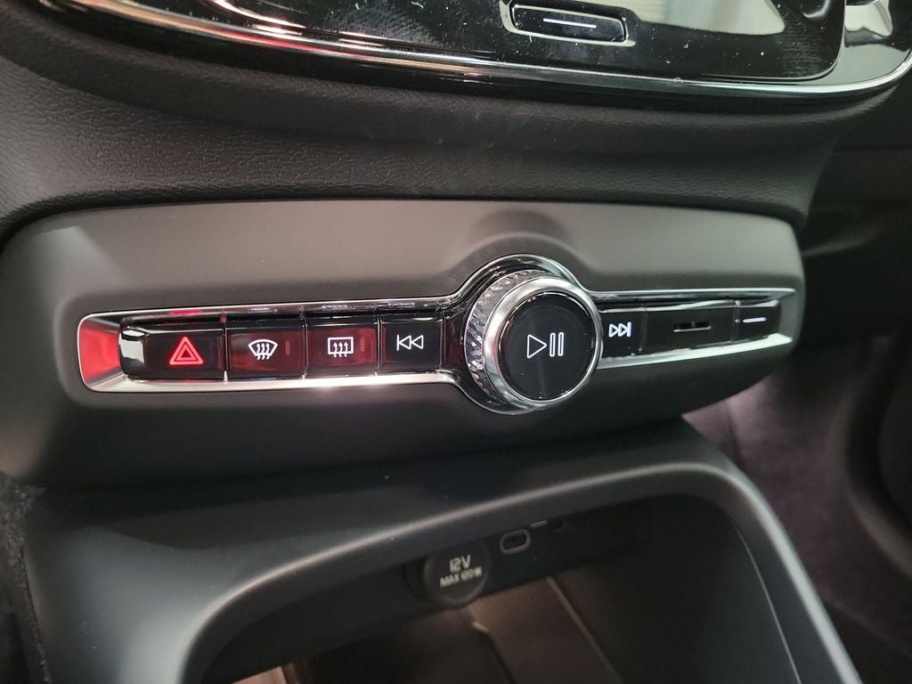 2026 Volvo XC40 B5 Ultra