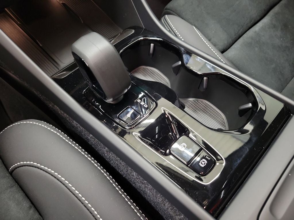 2026 Volvo XC40 B5 Ultra