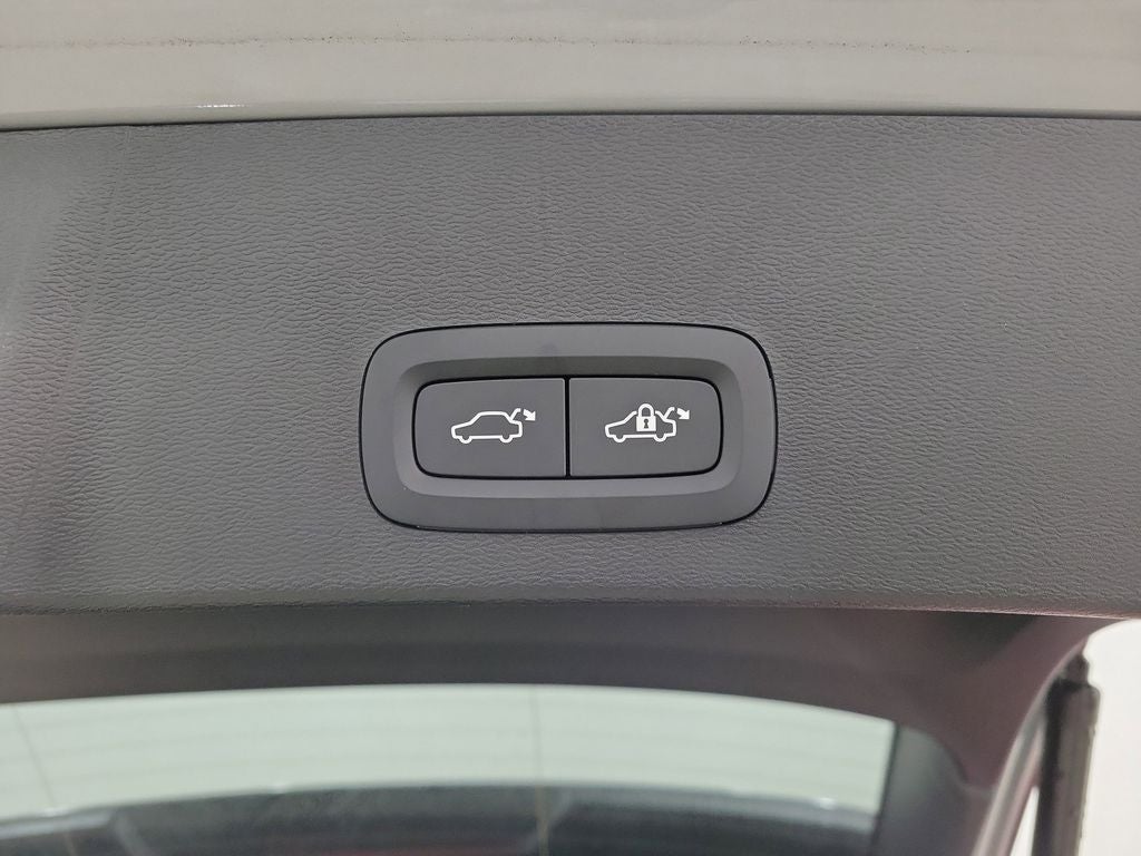 2026 Volvo XC40 B5 Ultra