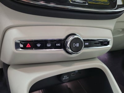 2026 Volvo XC40 B5 Ultra