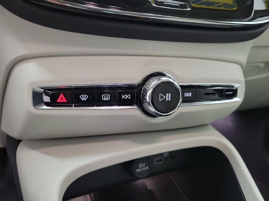 2026 Volvo XC40 B5 Ultra