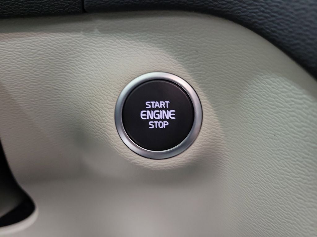 2026 Volvo XC40 B5 Ultra